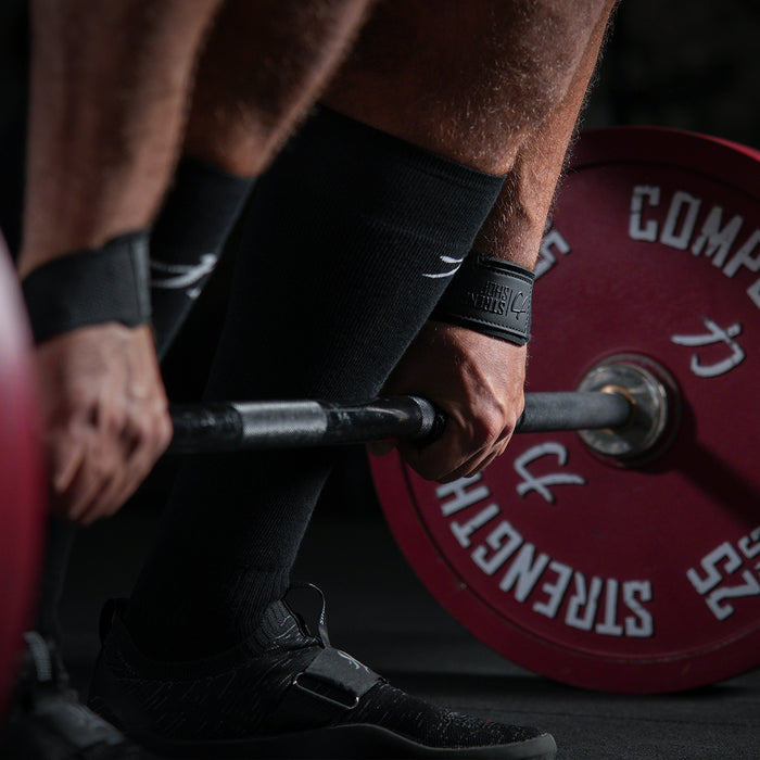 Should You Wear Wrist Wraps For Deadlifts? And, Do They Help?